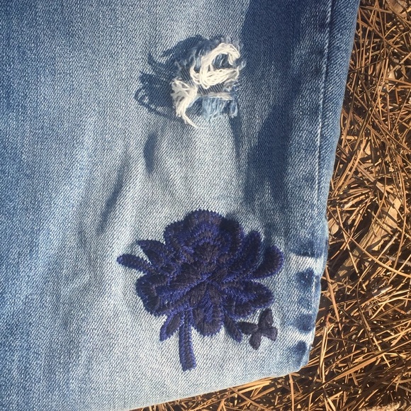 NWT Floral/Embroidered Gap Jeans - Picture 3 of 8